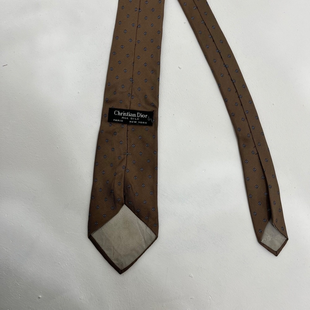 Vintage Christian Dior Silk Tie Brown Diamond Print Blue Center 3.25"x56" - Picture 5 of 6
